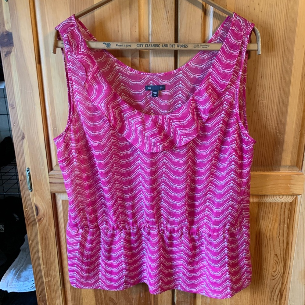 *** Gap Sheer Pink White Sleeveless Blouse Tank Top